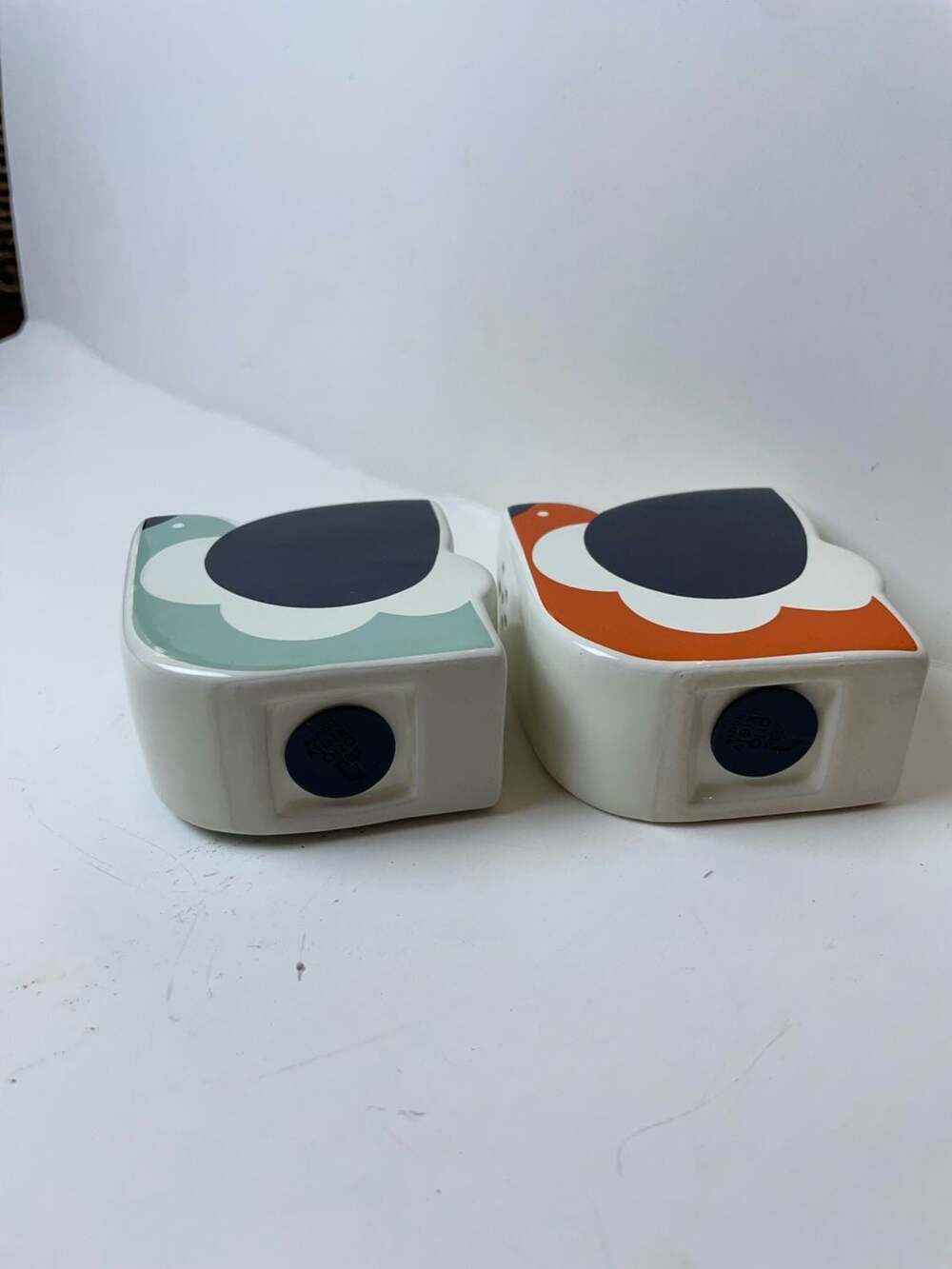 Orla Kiely Ceramic Salt & Pepper Shakers - Frilly Chicken – - Picture 4 of 6